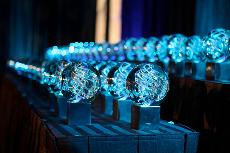 Ten(10) 2020展示了被命名为AMA水晶奖获奖者圈的项目